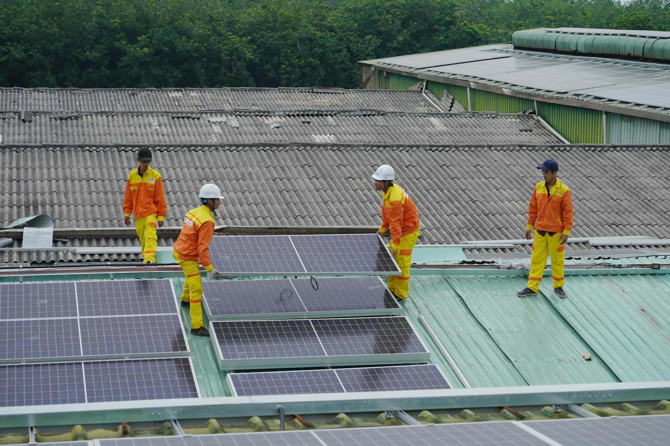 UK Govt. to Bring Solar Panels to all Homes by 2027