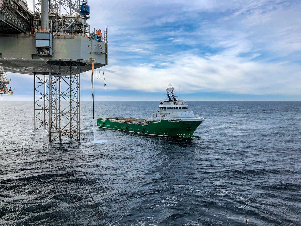 China Launches First Oil Production Ship with CO₂ Capture