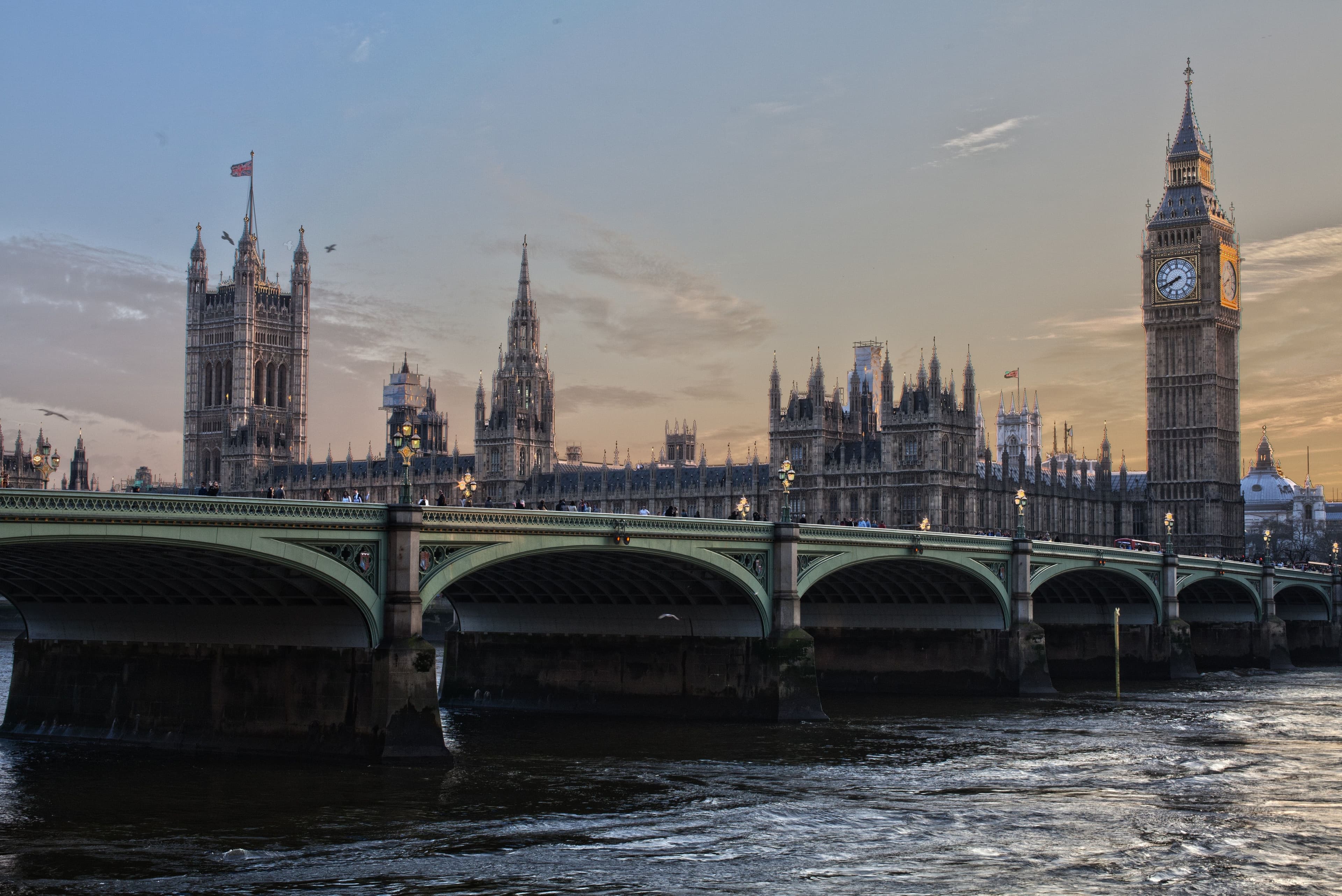 Hitachi Energy and Linxon Collaborate On Sustainable Power Infrastructure Project in London